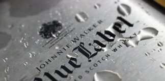 Na jaki kolor pali się metanol?