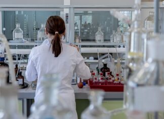 Co to jest e w chemii?
